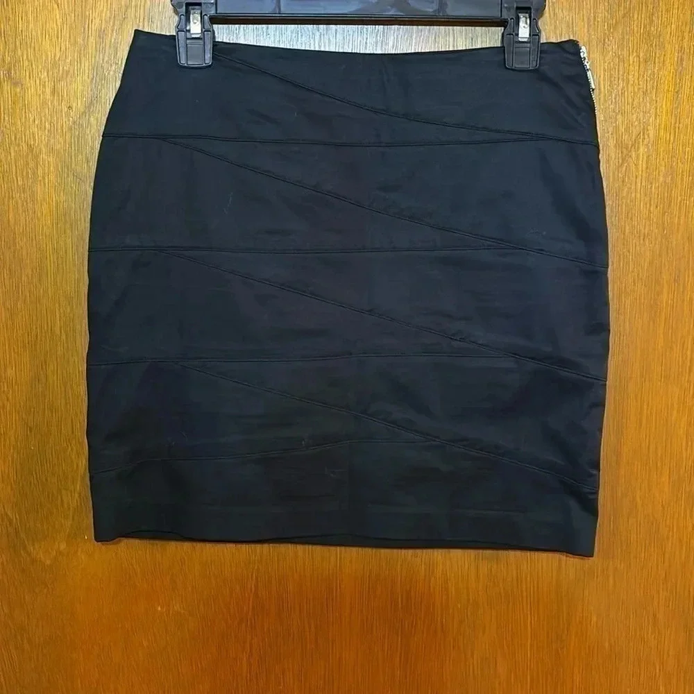 Kenar Side Zip Black Seamed Skirt Size 4